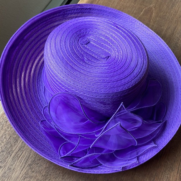 Purple bucket hat with bow adjustable string. - Picture 2 of 4